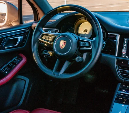 rontal Porsche Macan S 2024 tanger
